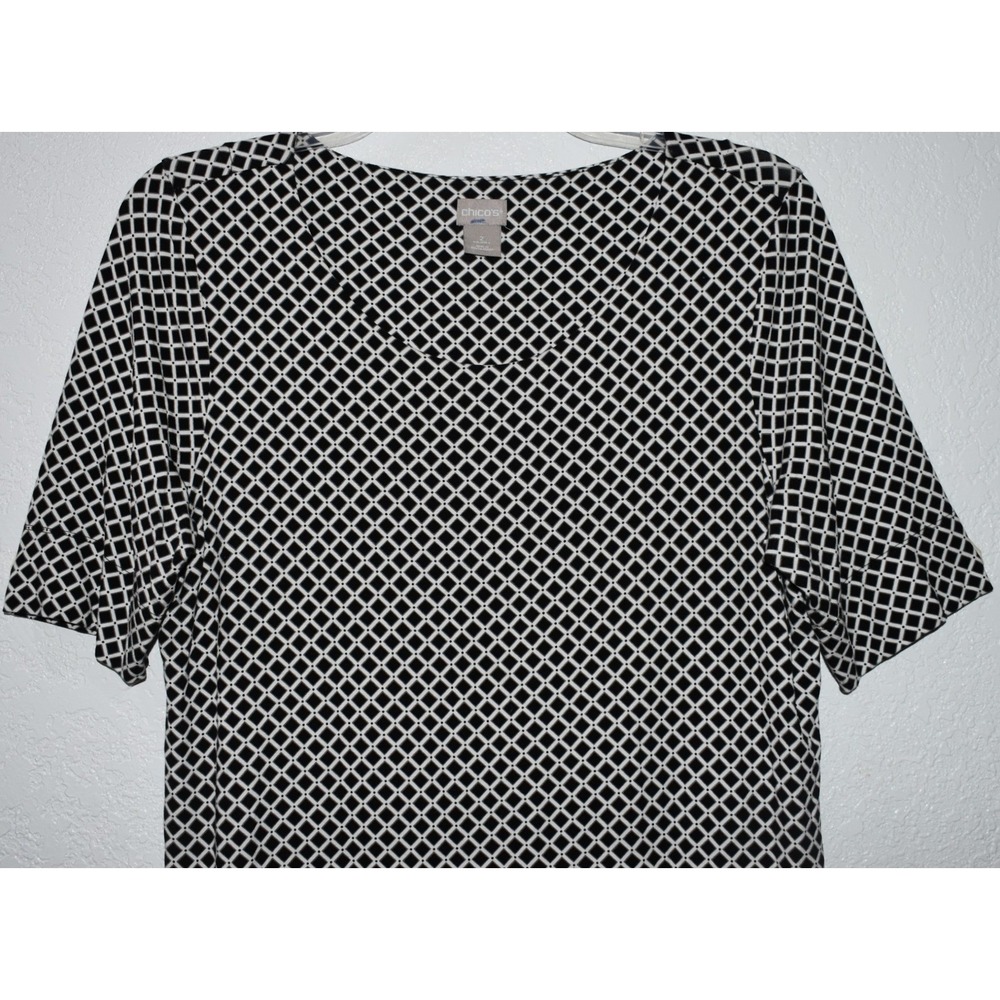 Chicos 2/Large Top Black White Geometric Diamond Print Comfy Stretch Short Slv